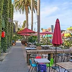 B5331 La Jolla Beach Bungalow