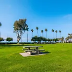 B5331 La Jolla Beach Bungalow
