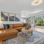 B5331 La Jolla Beach Bungalow